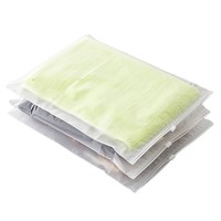 Sacs en plastique personnalisés imprimés pour l'emballage de vêtements, sacs de rangement pour vêtements recyclables avec fermeture éclair mate givrée, sacs à fermeture éclair