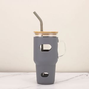 Grand récipient en verre pour smoothies froids 32oz avec gaine en silicone pastel, poignée ergonomique, couvercle anti-fuite avec paille en bambou pour la conduite - Product Image 3