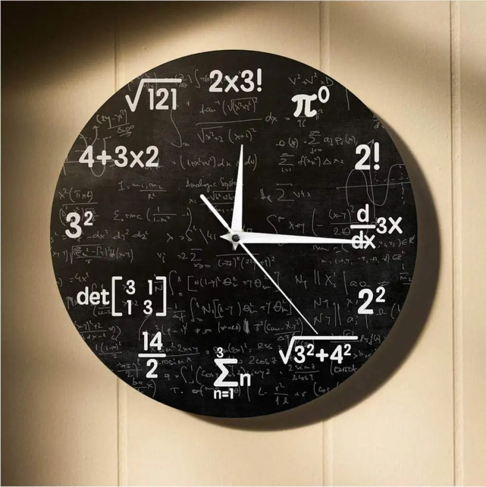 Hiçbir geçiyor matematik duvar saati benzersiz duvar saati her <span class=keywords><strong>saat</strong></span> ile işaretlenmiş basit bir matematik denklemi