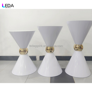 Centro de Mesa de Hierro Dorado de Lujo y Alta Calidad, con Forma de Flor, Alto y Delgado, para Bodas y Fiestas - Product Image 2