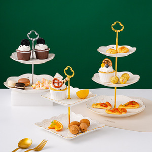 Toptan kare kuru meyve atıştırma tabağı 3 katmanlı kek standı altın jant lüks seramik kek düğün pastaları için duruyor - Product Image 3