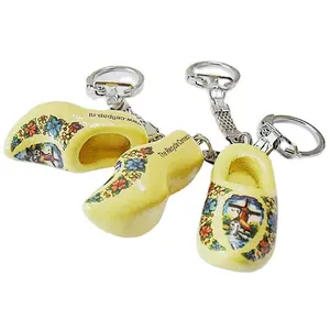 צבעים מותאמים אישית מיני עץ נעל keychain עץ קבקבי עם D טבעת מפתח מחזיק עם לוגו לשימוש קידום מכירות