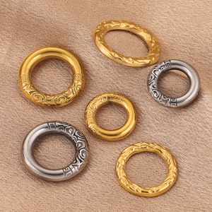 Connecteur rond embossé vintage 15-20 mm |   Maillons circulaires en acier inoxydable plaqué or PVD 18 carats pour la création de bijoux DIY (boucles d'oreilles, colliers) - Product Image 3