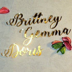 Cartes <span class=keywords><strong>de</strong></span> Place en Acrylique Doré Personnalisées avec Noms Gravés au Laser – Idéales pour Mariages et Réceptions - Product Image 1