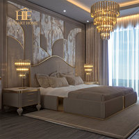 Nouveau lit double king en tissu design italien de luxe tapissé doux pour la vente en gros de meubles de chambre à coucher de luxe pour villa
