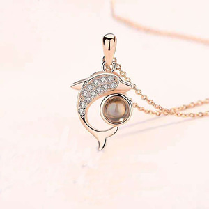 Collar con Proyección <span class=keywords><strong>de</strong></span> Fotos Personalizadas para Decoración Navideña, Colgante <span class=keywords><strong>de</strong></span> Corazón con Proyección <span class=keywords><strong>de</strong></span> 100 Idiomas Te Amo, Collar <span class=keywords><strong>de</strong></span> Proyección DIY para Hombre y Mujer - Product Image 1