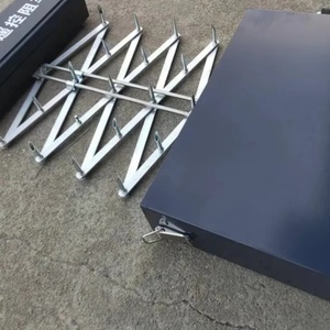 스파이크가있는 휴대용 자동 개폐식 교통 도로 차단기 조정 가능한 타이어 킬러 - Product Image 4