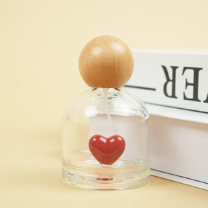 Nouveau design – Flacon de parfum en verre artisanal de 100 ml avec pulvérisateur à pompe, cœur rouge, personnalisation possible à l'intérieur, MOQ 500 pièces - Product Image 4