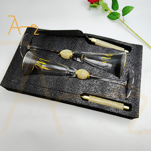 Coupe de trompette en verre à champagne avec bordure en or de luxe Ensemble de couteaux à gâteau en diamant doré pour les fêtes d'anniversaire de mariage - Product Image 6