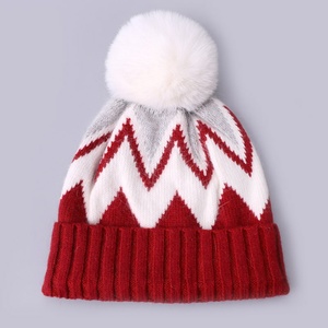 Gorro de invierno con puños de colores mezclados para mujer, de piel sintética Pompón, bonito gorro de esquí de lana con estampado a rayas, gorro cálido personalizado - Product Image 6