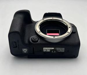 Cámara sin Espejo Ca-non EO-S R10 Usada (Solo Cuerpo), 24.2MP, APS-C, Montura RF, Obturador Electrónico de 23 fps, 4K UHD 30P, para Vlog y Fotografía - Product Image 5