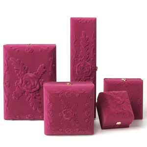 2022 Newstyle Fashion Jewelry Gift Box For Ring Bracelet Necklace Pendant Rose Red Colour Custom Logo Velvet Jewelry Box