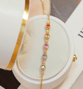 สร้อยข้อมือผีเสื้อประดับไพลินสีรุ้งทองคำแท้ 18K ยี่ห้อซินฟลาย |   สร้อยข้อมือประดับพลอยหลากสีธรรมชาติสำหรับผู้หญิง |   AU750 - Product Image 3