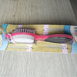 Kit Pédicure 4 en 1 Pierre Ponce Brosse pour Pieds Éponge Exfoliante Râpe Anti-Callosités Lime en Plastique pour Éliminer les Peaux Mortes - Product Image 6