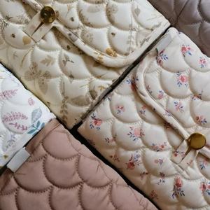 Tapis à Langer Portable Étanche en Coton Biologique Matelassé Essentiels pour Bébé Cadeau de Naissance pour Nouveau-Né Housse de Matelas à Langer pour Sac de Voyage - Product Image 2