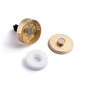 Difusor de Aromaterapia para Auto, con Clip para Rejilla de Ventilación, Diseño Circular de Lujo, con Adhesivo Epóxico y Imán Metálico Plateado - Product Image 5