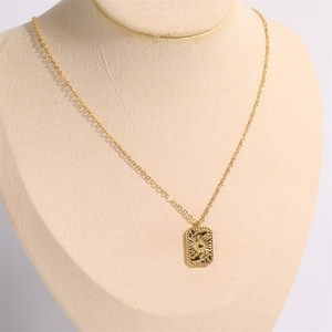Collier en acier inoxydable fin, motif mains en prière carrées, inaltérable - Product Image 5