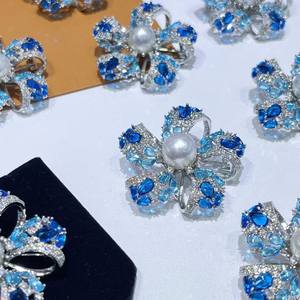 Broche de Flor de Pecho Blanco Australiano de Alta Calidad, Popular en Transmisiones en Vivo, Microincrustaciones de Circonita, Perla Azul, Nuevo Accesorio de Moda - Product Image 2