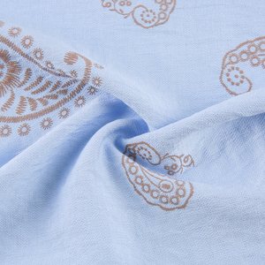 Tela con Patrón Paisley Bordado, Estilo Azul Claro, 87% Rayón, 13% Nailon, Aspecto de Lino, Tipo NR, Tejido Puff, Hecho en China - Product Image 3