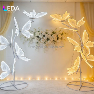 LEDA Fournitures de mariage : Lampe LED papillon en métal à lumière chaude, décoration d'allée, lampadaire, supports d'ailes de papillon pour la décoration d'événements - Product Image 2