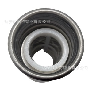 Tapa de Tanque de Combustible Diésel de 70 mm con Filtro y Junta para Tractores, Material de Plástico Negro y Hierro, con Llave - Product Image 3