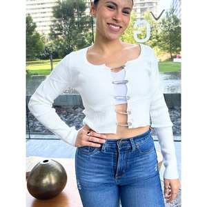 Suéter de Mujer con Cuello en V y Mangas con Elegantes Cierres Metálicos, 100% Poliéster, Color Beige - Product Image 2