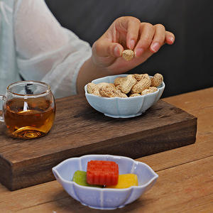 Assiette à fruits en céramique de style chinois en forme de fleur, petit plat à thé et à collations, bol à dessert et à condiments fait main pour la maison et les fêtes - Product Image 4
