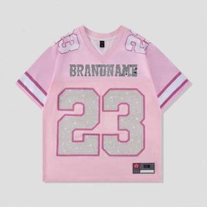 เสื้อยืดครอปทรงเรโทรสไตล์อเมริกันคลาสสิคสำหรับทีมกีฬาฟุตบอล ระบายอากาศได้ดี พิมพ์ลาย ขนาดพลัสไซส์ สั่งทำได้ - Product Image 1