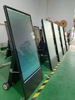 Panel Poster Kios LCD Luar Ruangan 43 Inci 4K Display LCD Portabel Papan Nama Digital Bertenaga Baterai Luar Ruangan