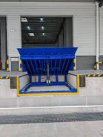 Niveleur de quai hydraulique vertical 6-20 tonnes à prix d'usine, rampe de chargement de conteneurs pour chariot élévateur