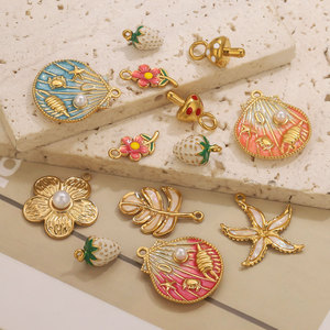 Fleur <span class=keywords><strong>d</strong></span>'été et bord de mer |   Charmes pendentifs en émail en forme de coquillage, <span class=keywords><strong>d</strong></span>'étoile de mer et de fleur en acier inoxydable plaqué <span class=keywords><strong>or</strong></span> 18 carats pour la fabrication de bijoux DIY - Product Image 4