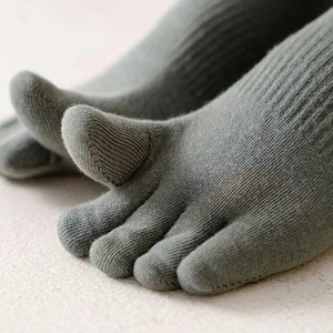 Vente en gros <span class=keywords><strong>de</strong></span> <span class=keywords><strong>chaussettes</strong></span> à cinq <span class=keywords><strong>doigts</strong></span> en tricot <span class=keywords><strong>chaussettes</strong></span> respirantes en coton pour hommes pour le printemps et l'été - Product Image 6
