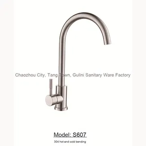 Produttore all'ingrosso moderno 304 in acciaio inox <span class=keywords><strong>rubinetto</strong></span> del lavello piatto <span class=keywords><strong>a</strong></span> <span class=keywords><strong>tre</strong></span> vie di acqua calda fredda con finitura spazzolata - Product Image 2