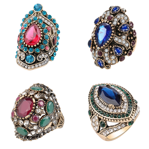 Bagues en laiton plaqué or, style bohème vintage, luxe léger, ornées de cristaux et de strass exagérés, multicolores, pour femmes, vente en gros - Product Image 1