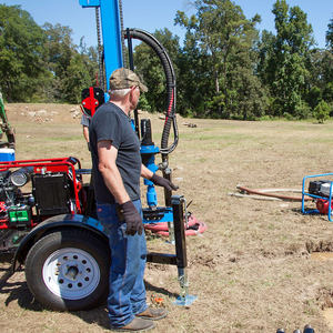 Plataforma de Perforación de Pozos de Agua Portátil con Ruedas Diésel de Gran Venta 2025, 150m 200m de Profundidad para Uso Minero - Product Image 4