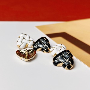 Bouton décoratif de mode de haute qualité tige de couture en métal en alliage bouton en métal en forme de coeur pour vêtements - Product Image 4