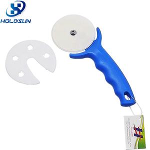 قاطع عجلة بيتزا دائري بشفرة سيراميك آمن للطعام محمول مع غطاء واقي مضحك ومقبض مريح - Product Image 2