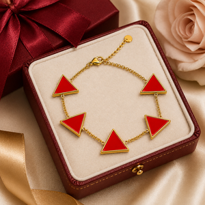 Braccialetto Regolabile con Ciondoli Triangolari Smaltati Rossi, Gioielli da Donna per Confraternite Delta, Design Greco 1913 - Product Image 3