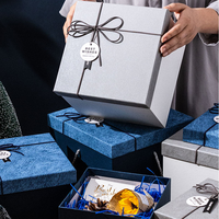 Boîte cadeau carrée en papier kraft avec grand soufflet latéral, design de parfum uni, pour boutique de détail personnalisée