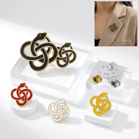 Broche de revers Yiwu Aceon en acier inoxydable, motif élément porte-bonheur chinois, gravé, émail coloré, serpent, triquetra, nœud de serpent