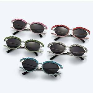 Lunettes de soleil œil de chat pour femme, monture métallique de luxe, strass et cristaux, personnalisables avec logo, collection 2025 - Product Image 6