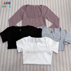 T-shirt sportif en jersey de coton satiné SUHE pour femme, col carré, manches longues, coupe ajustée, extensible, sexy, streetwear, éco-responsable - Product Image 3