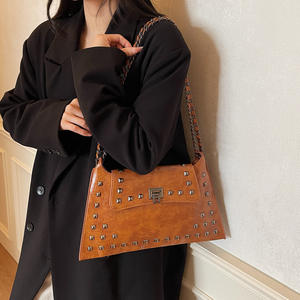 กระเป๋าสะพายไหล่สไตล์ยุโรปและอเมริกา  แบบเรโทร  ประดับหมุด  สำหรับผู้หญิง  แฟชั่นเท่ๆ  สไตล์สาวสไปซ์  กระเป๋าสะพายข้างแบบมีสายโซ่  ทันสมัย - Product Image 4