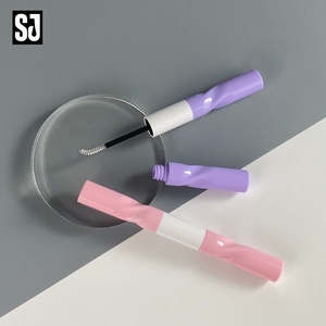 Nouveau Contenant Cosmétique en Plastique 2-en-1 Personnalisable avec Logo – Tube Double Tête pour Maquillage, Brillant à Lèvres, Eyeliner, Sérum Croissance Cils et Mascara - Product Image 6