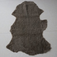 Usine prix de gros court bouclé laine véritable peau de fourrure de mouton australienne pour chaises banc canapé Pouf literie intérieur de la maison