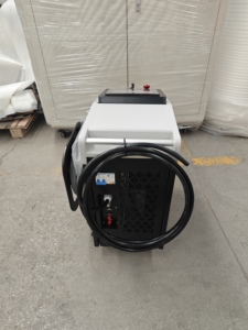 Macchina <span class=keywords><strong>Laser</strong></span> a Fibra Pulsata Multifunzione Portatile per Rimozione <span class=keywords><strong>Ruggine</strong></span> 100w 200w 300w 500w per Legno Metallo Pietra - Product Image 3