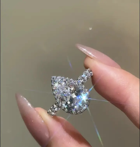 Bague de fiançailles en moissanite taille poire 925 avec halo, bague de voyage en argent sterling plaqué or blanc, bague en diamant fin pour femme. - Product Image 3