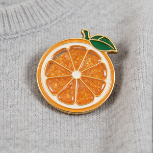 Broche en métal avec motif de fruits, vente en gros, broche en émail <span class=keywords><strong>liquide</strong></span> scintillant de dessin animé, broche personnalisée orange, sable mouvant pour chapeau - Product Image 6