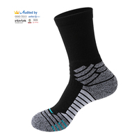 Chaussettes de basketball réfléchissantes OEM Betop, absorbant la transpiration, résistantes à l'usure, style mi-mollet avec logo pour usine de sport