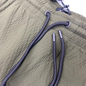 รับผลิตเสื้อผ้า OEM ขายส่ง กางเกงขาสั้นผ้าฝ้ายคุณภาพสูง ดีไซน์ใหม่ทันสมัย ระบายอากาศได้ดี คอตั้ง ซิปหน้า สำหรับฤดูร้อน รับสั่งทำตามแบบ - Product Image 3
